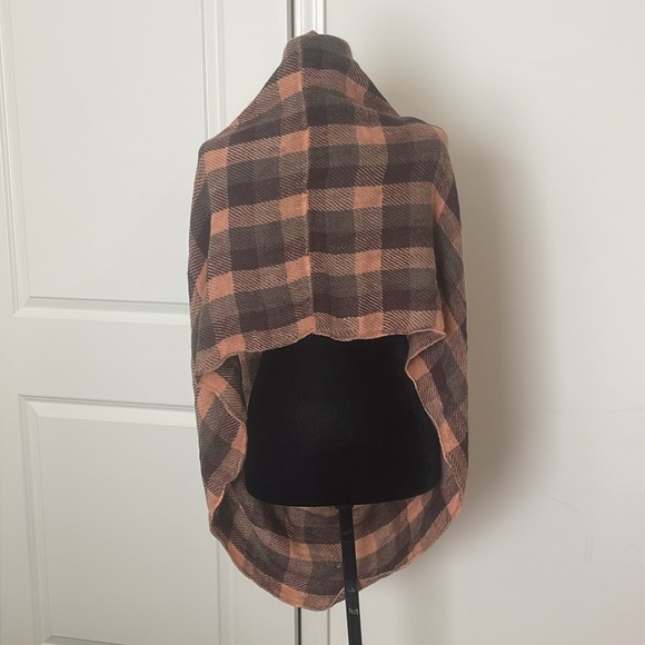NWT Gaia Pretty Persuasions Infinity Brown Plaid Scarf Mini Throw NWT - Picture 2 of 5